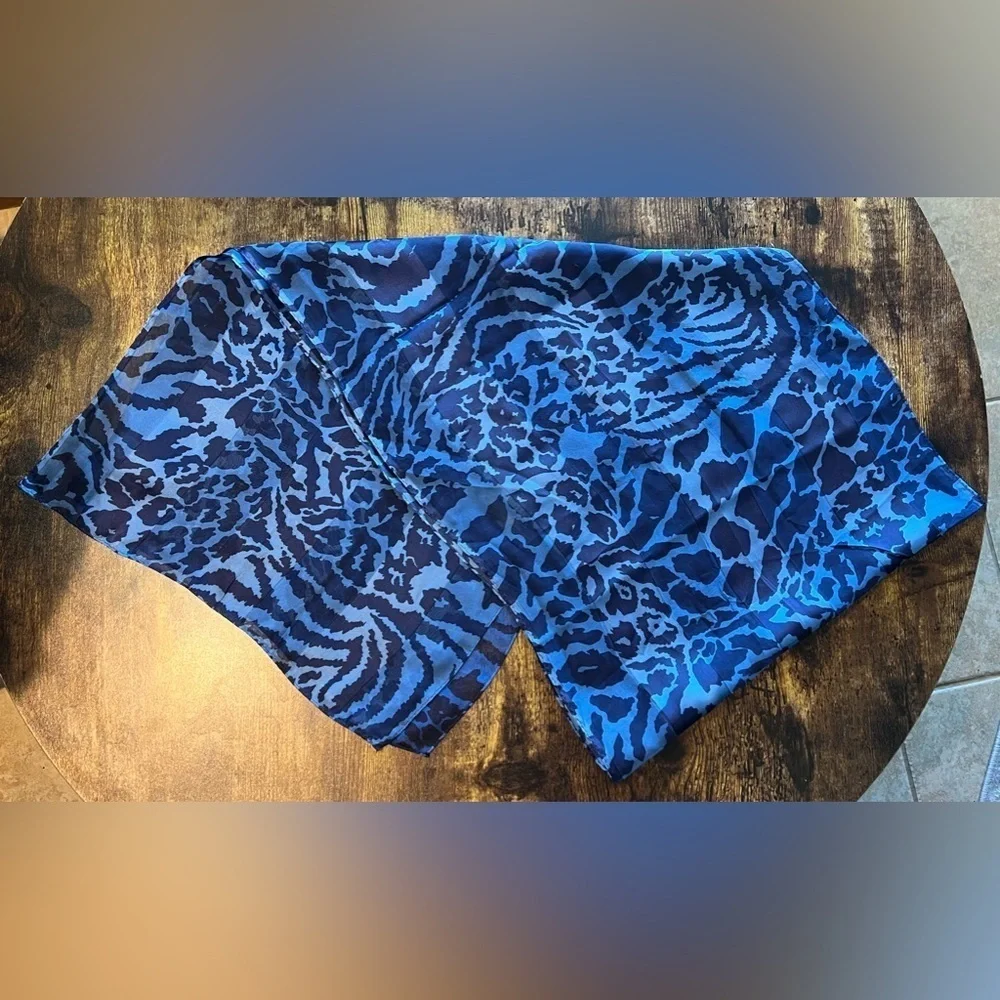 ACCESSORY STREET | ladies 100% silk, scarf.